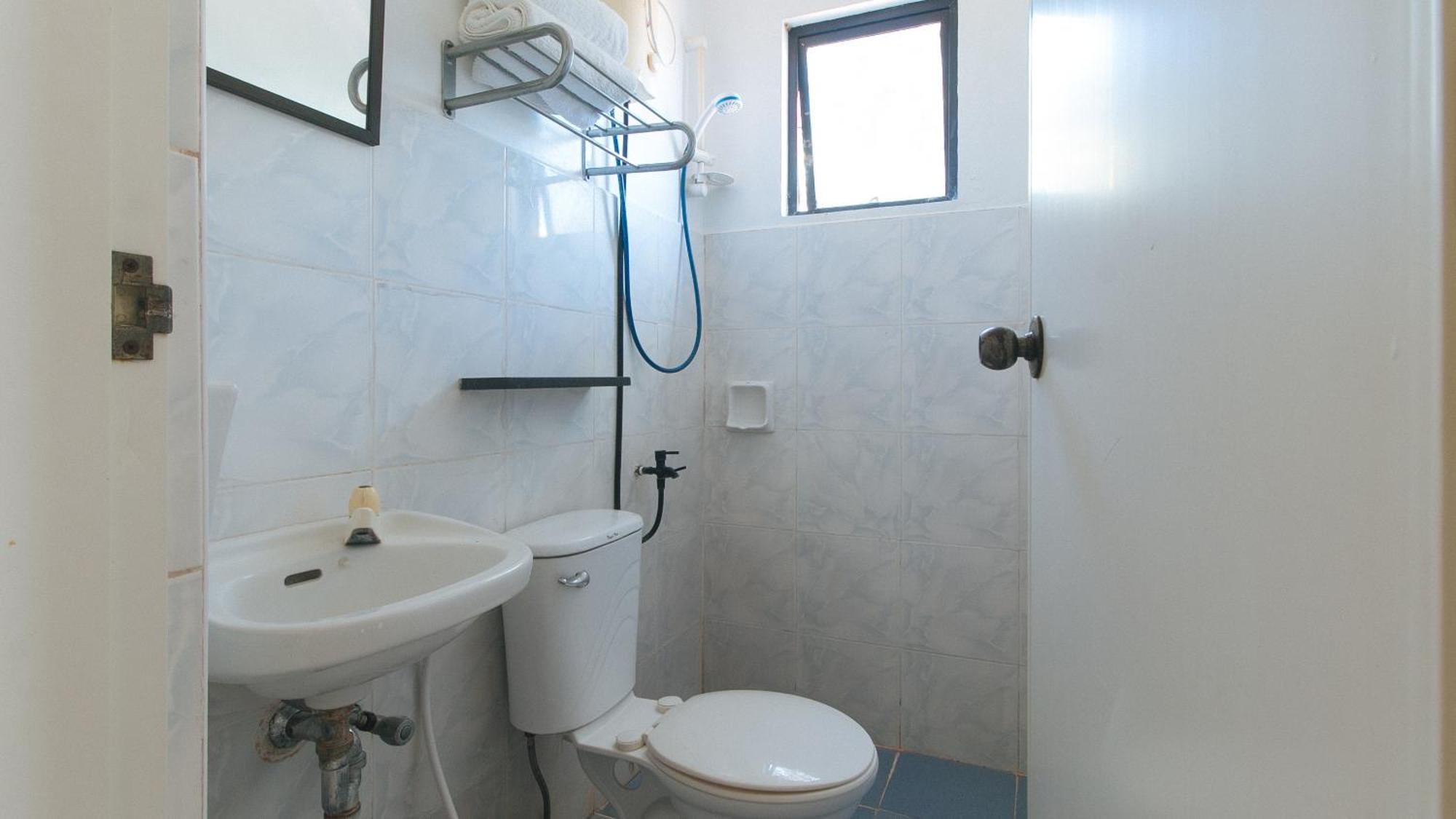 Reddoorz At Coco Grove Tourist Inn Panglao Luaran gambar